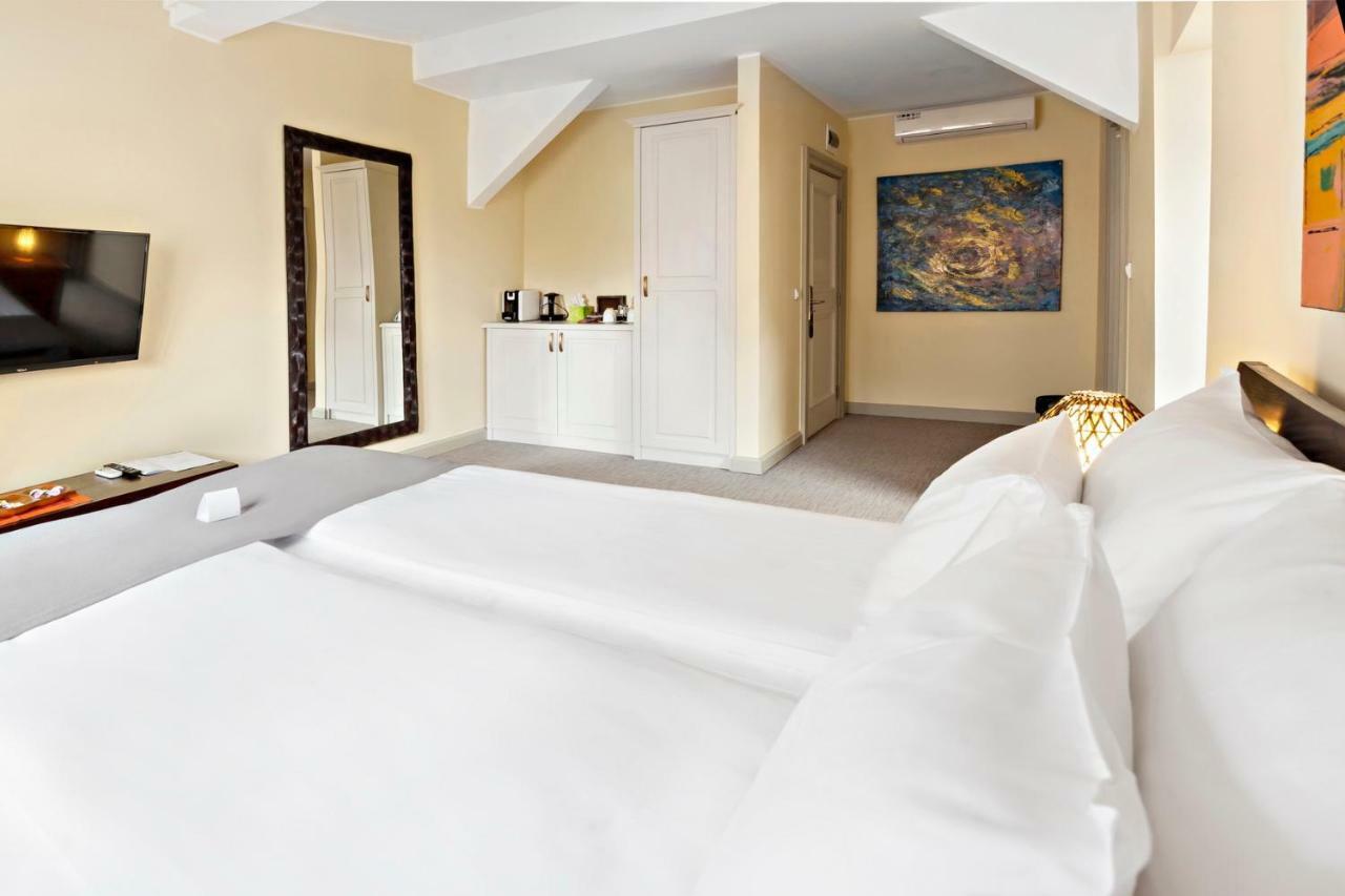 Superb Luxury Suites Belgrade Bilik gambar